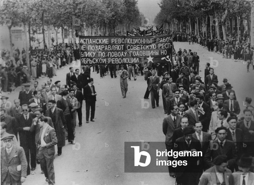 Spanish civil War, 1936-1939 : communist parade in Madrid (photo)