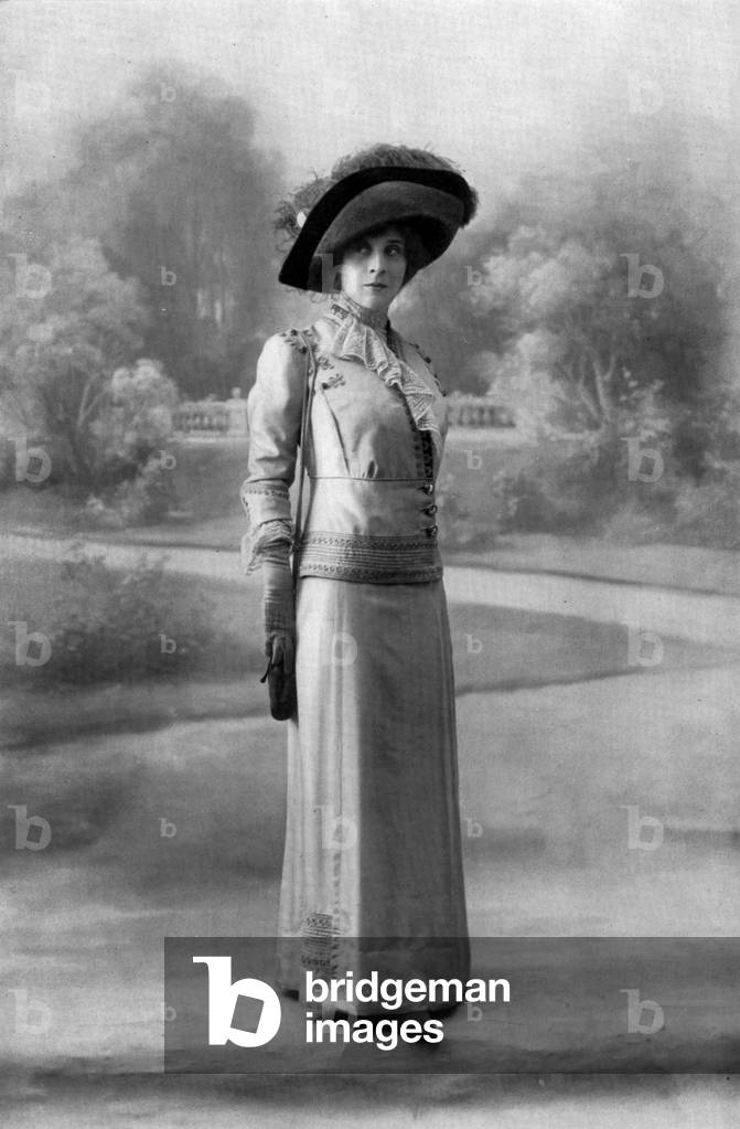 French comedian Melle Sylvie as Aline in play 