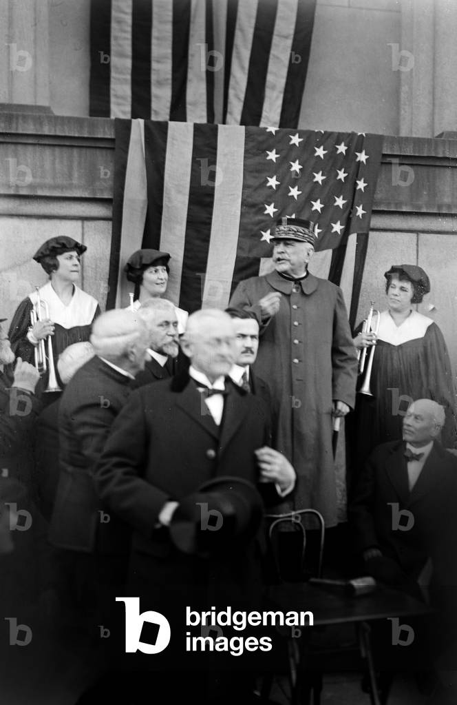 French marshal Joseph Joffre on the grave of american general Ulysses S. Grant may 10, 1917, New York
