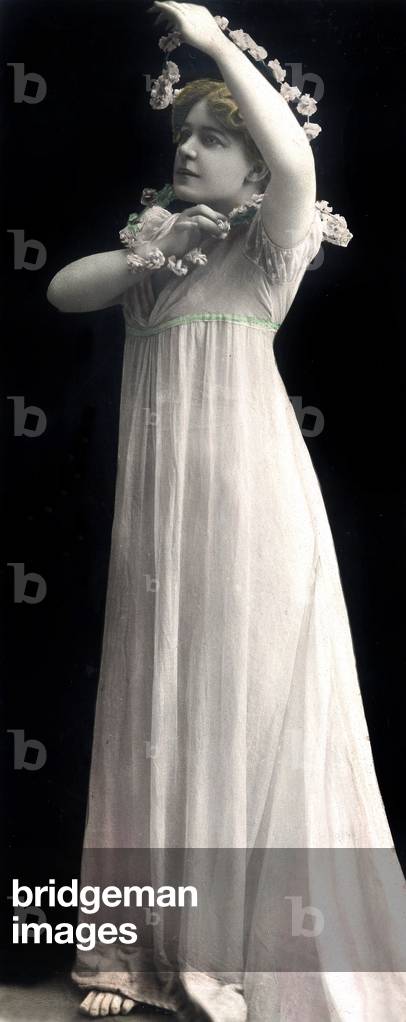 French comedian and singer Melle De Hally, c. 1900, photo by Reutlinger