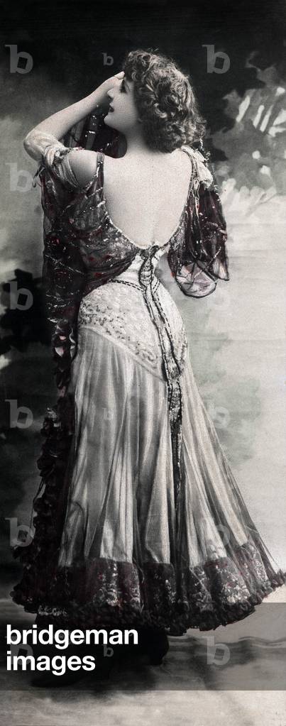 Dancer Jeanne Thylda, c. 1900, photo by Reutlinger