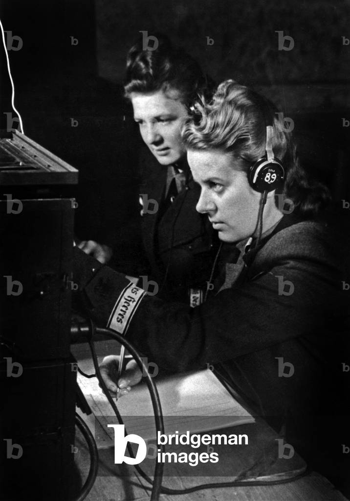German women as telephonist in 1943