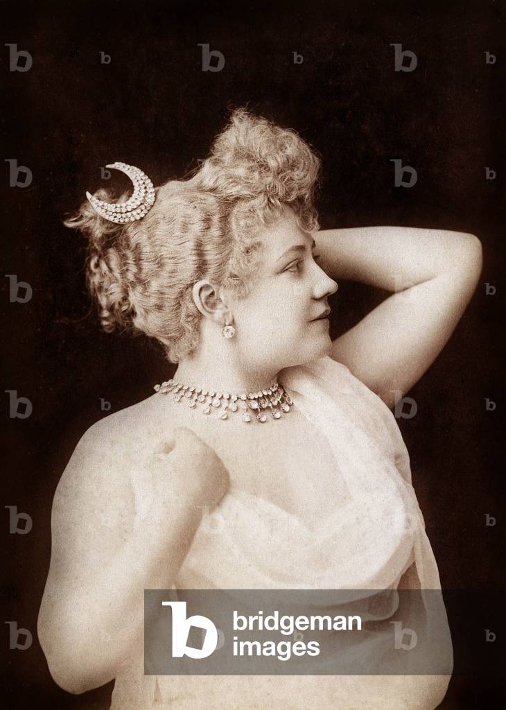 French singer Valentine Valty, c. 1900, photo by Reutlinger