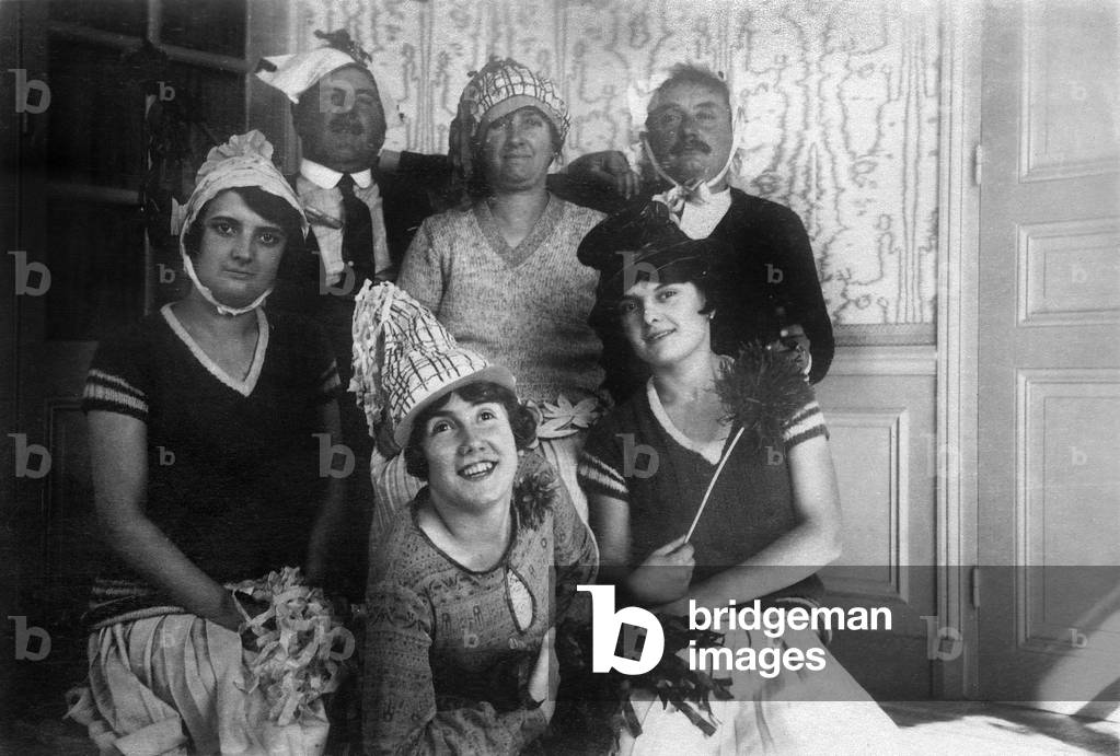 Members of a family during a party, c. 1925 (photo)