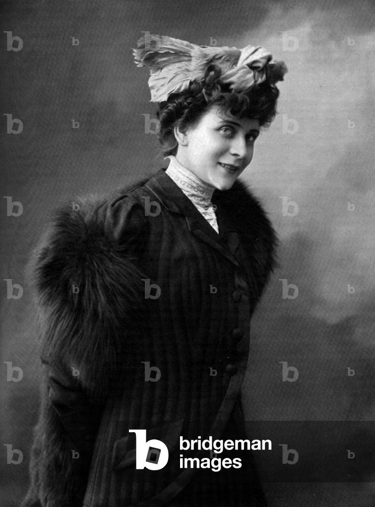 French comedian Melle Sylvie, photo by Felix from french paper 