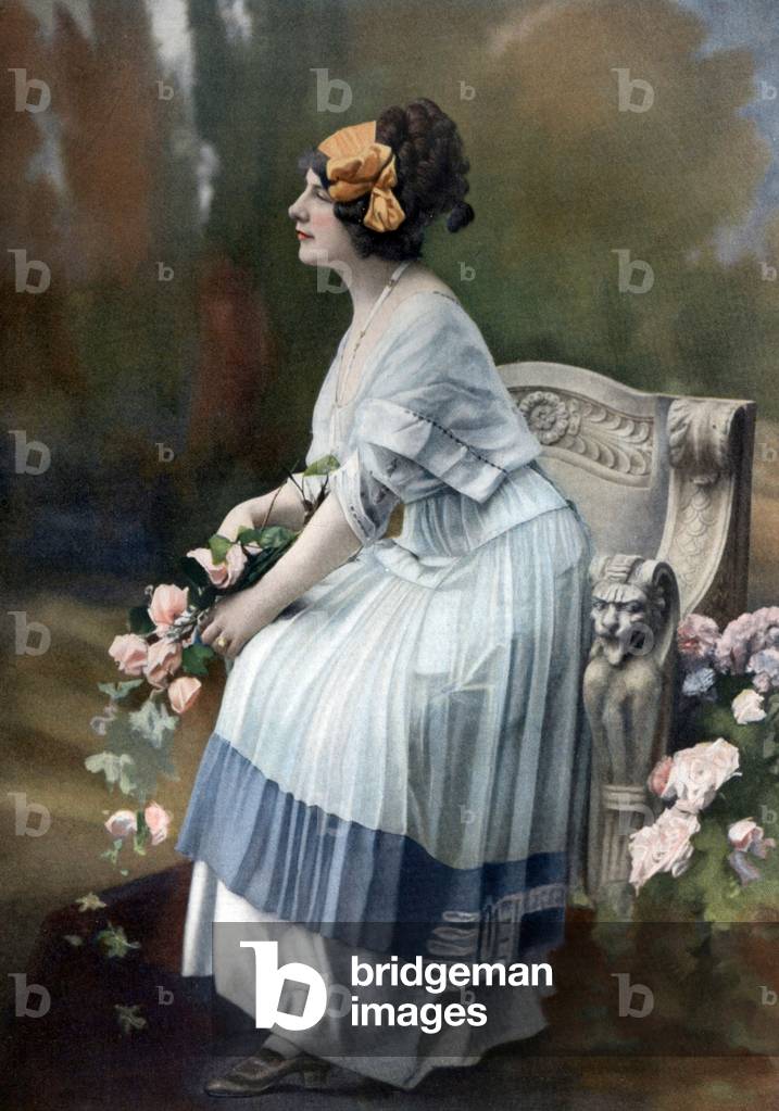 Geraldine Farrar (1882-1967) american opera singer, dressed by Paquin, photo from french paper 