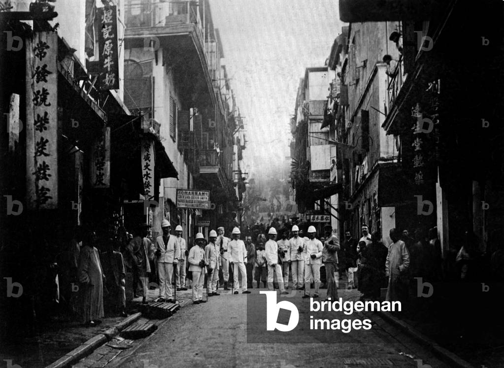 Hong Kong, c; 1890: plague inspectors in a street of the town (photo)