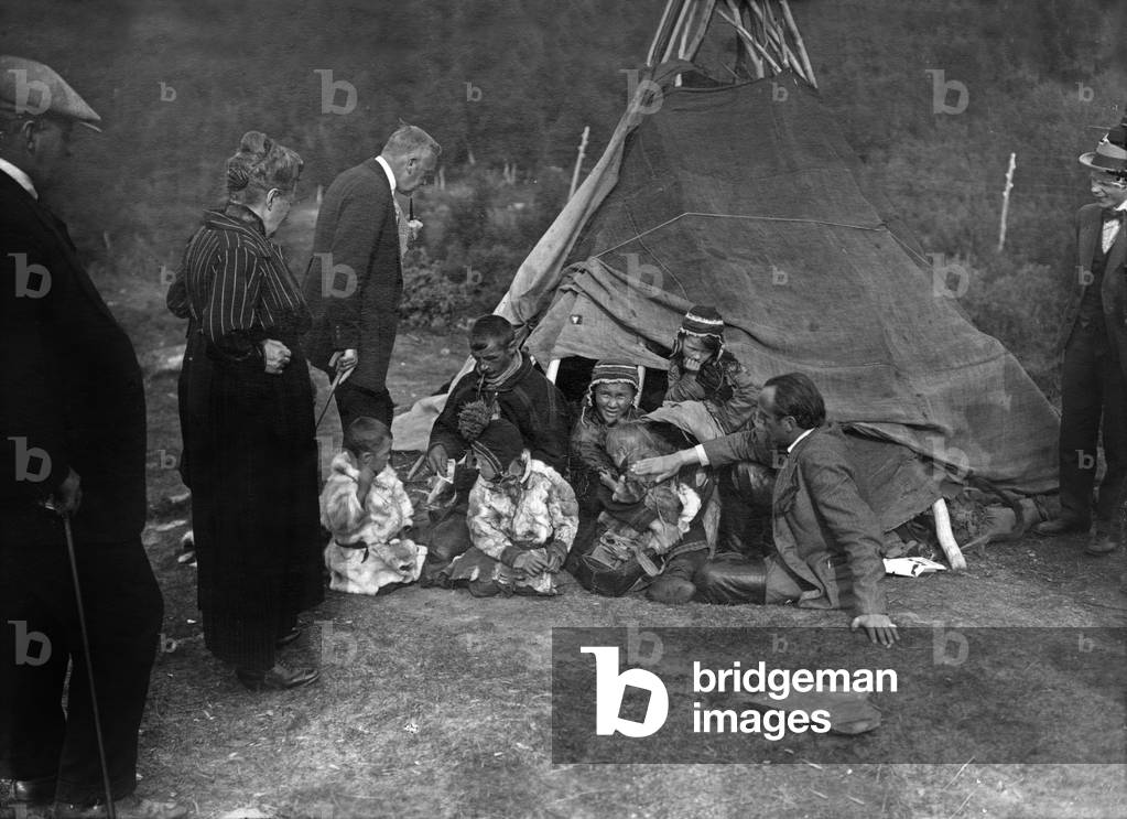 In north of Norway, in Lyngseidet, Lapps observed by europeans c. 1900