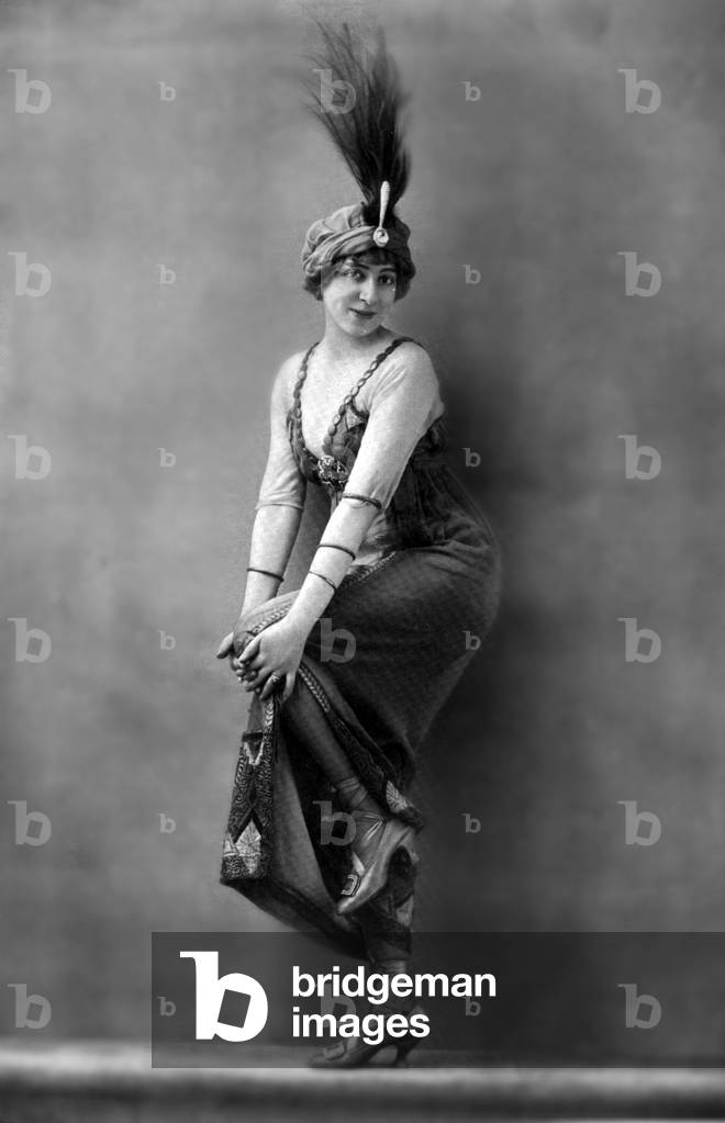 French comedian Leonne Devimeur as Clothon in play 