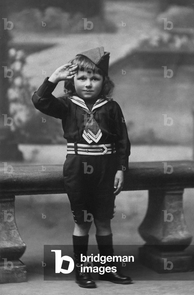 Little boy with a sailor suit, c. 1910 (photo)