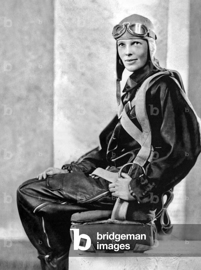 Amelia Earhart (1897-1937) american aviator c. 1935 (photo)
