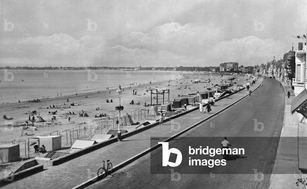 La Baule, France: seaside, Postcard, c. 1937