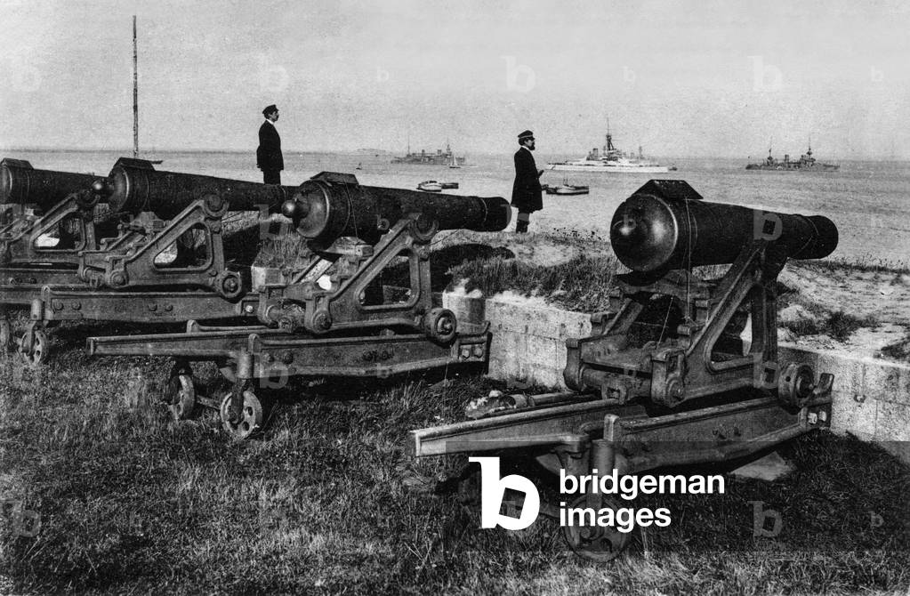 Cherbourg: gun battery, c. 1918 (b/w photo)
