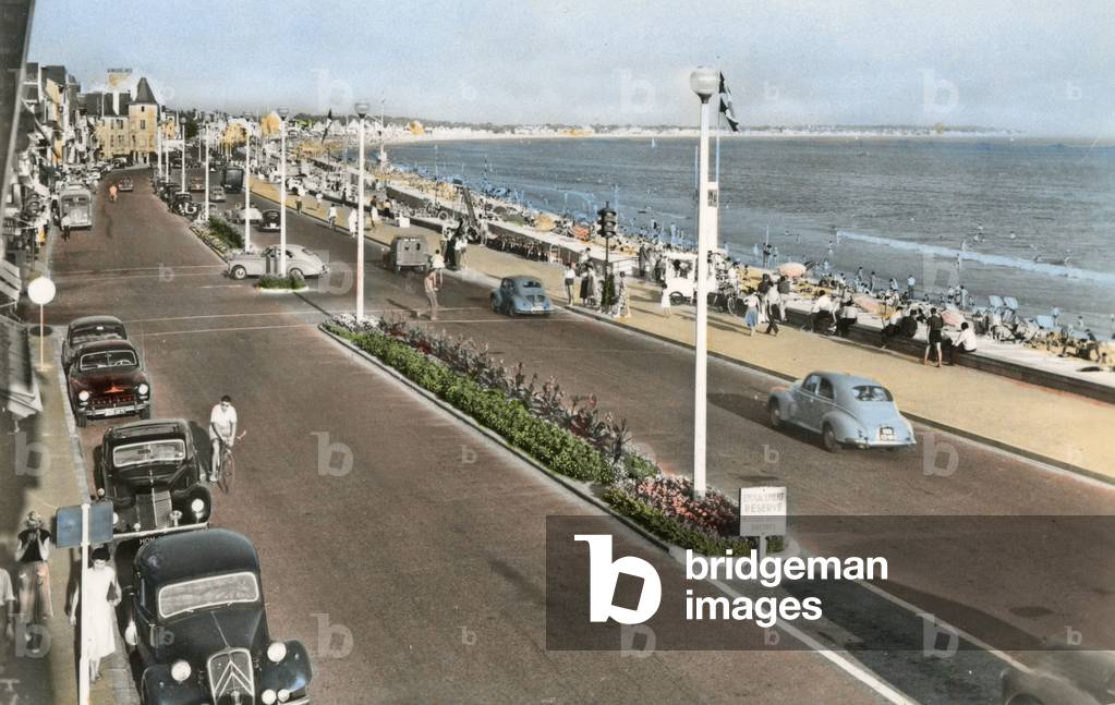 La Baule, France: the beach, Postcard, c. 1956