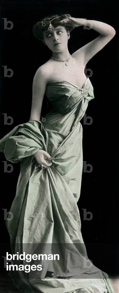 French comedian Melle Melle Clairval, c. 1900, photo by Reutlinger