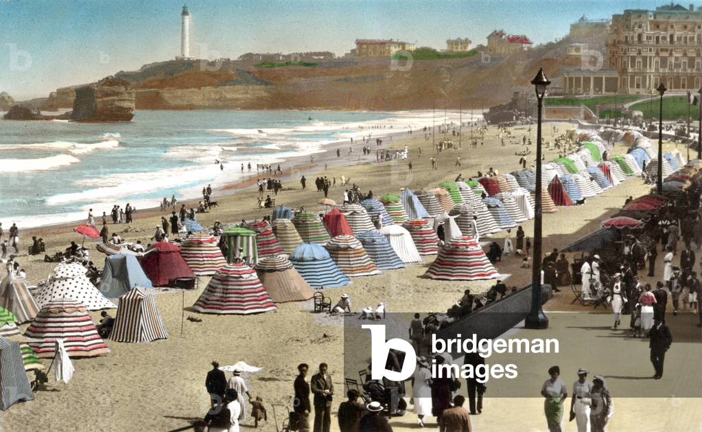 Biarritz : la Grande Plage, the palace of Empress Eugenie converted into the Hotel du Palais in 1893, the lighthouse on the pointe Saint Martin. Postcard, c 1921.