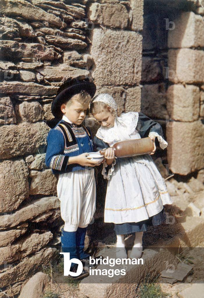 In Brittany, France, 2 children with traditionnal suit drinking cider, Postcard, c. 1962