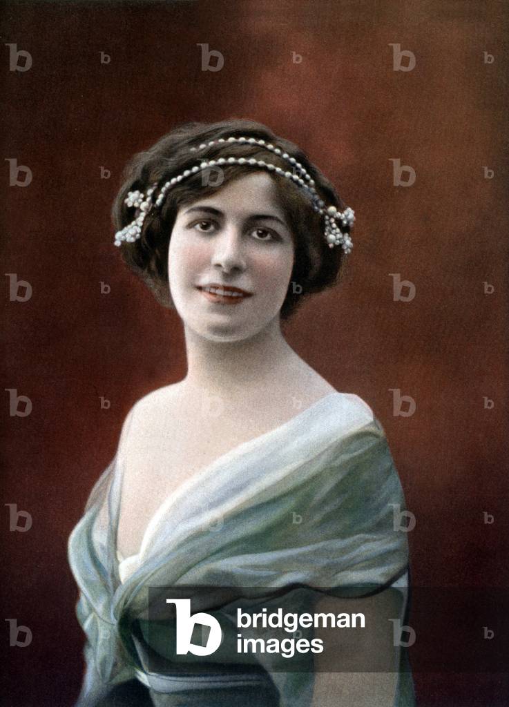 Opera singer Suzanne Vorska, Paris, photo from french paper 