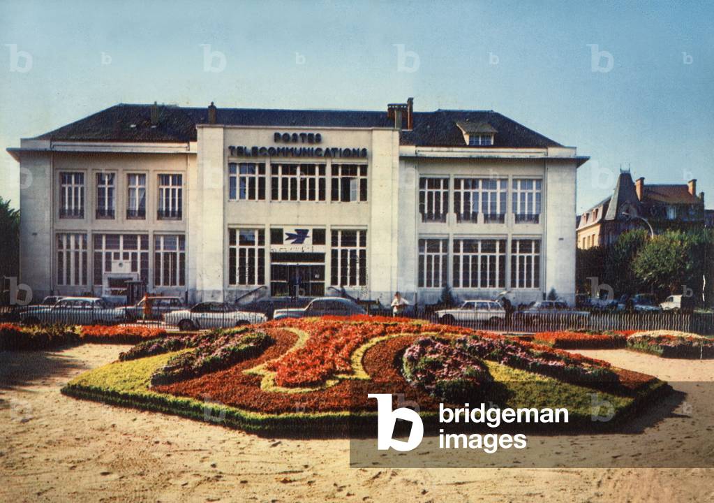 Brive la Gaillarde, France: post office, Postcard, c. 1980