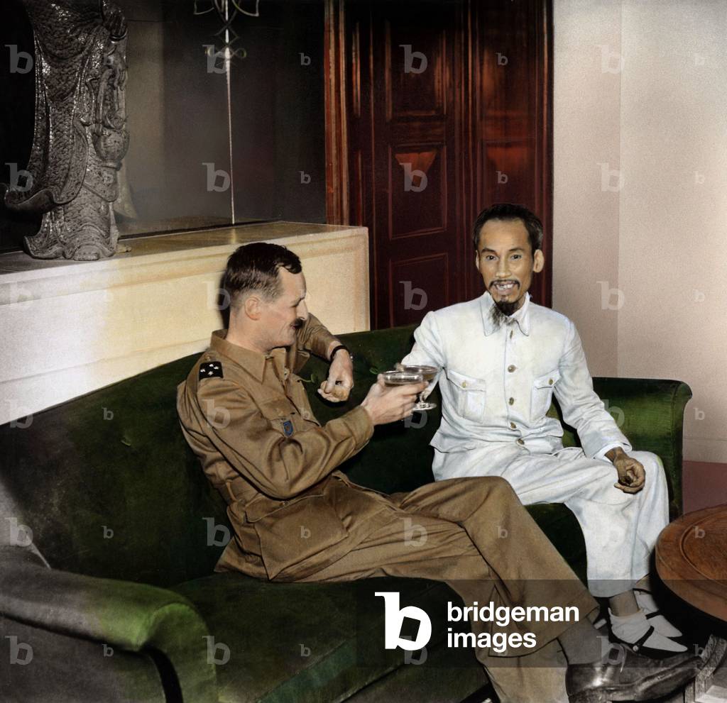 French general Philippe Leclerc de Hauteclocque with Ho Chi Minh with vietnamese politician Ho Chi Minh in march 1946 in Hanoi