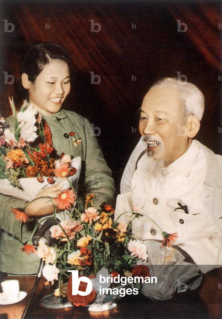 Ho Chi Minh here at congress of young volunteers for resistance to Americans in 1967 (photo)