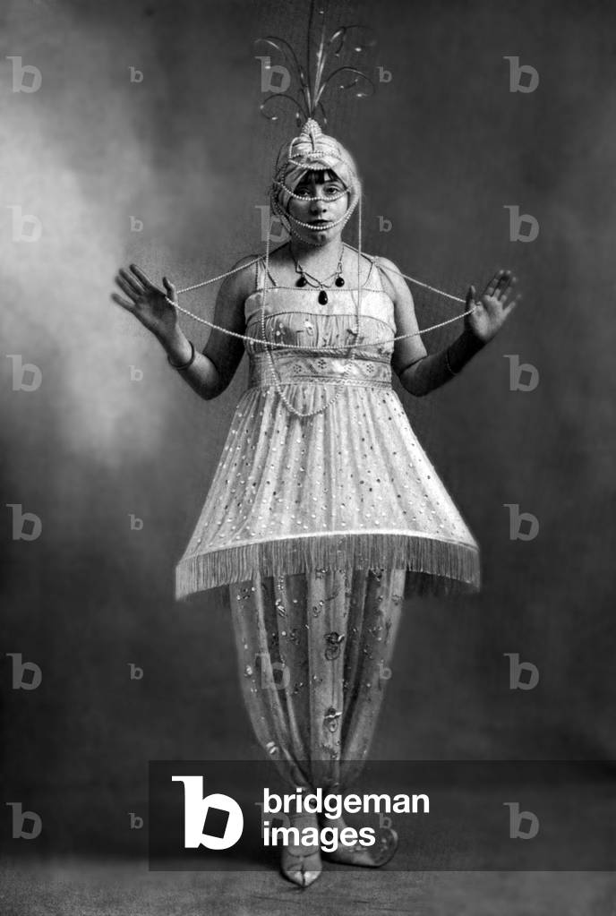 Cora Laparcerie as Myriem in 'Le Minaret' from 'Le Theatre', May 1913 (b/w photo)