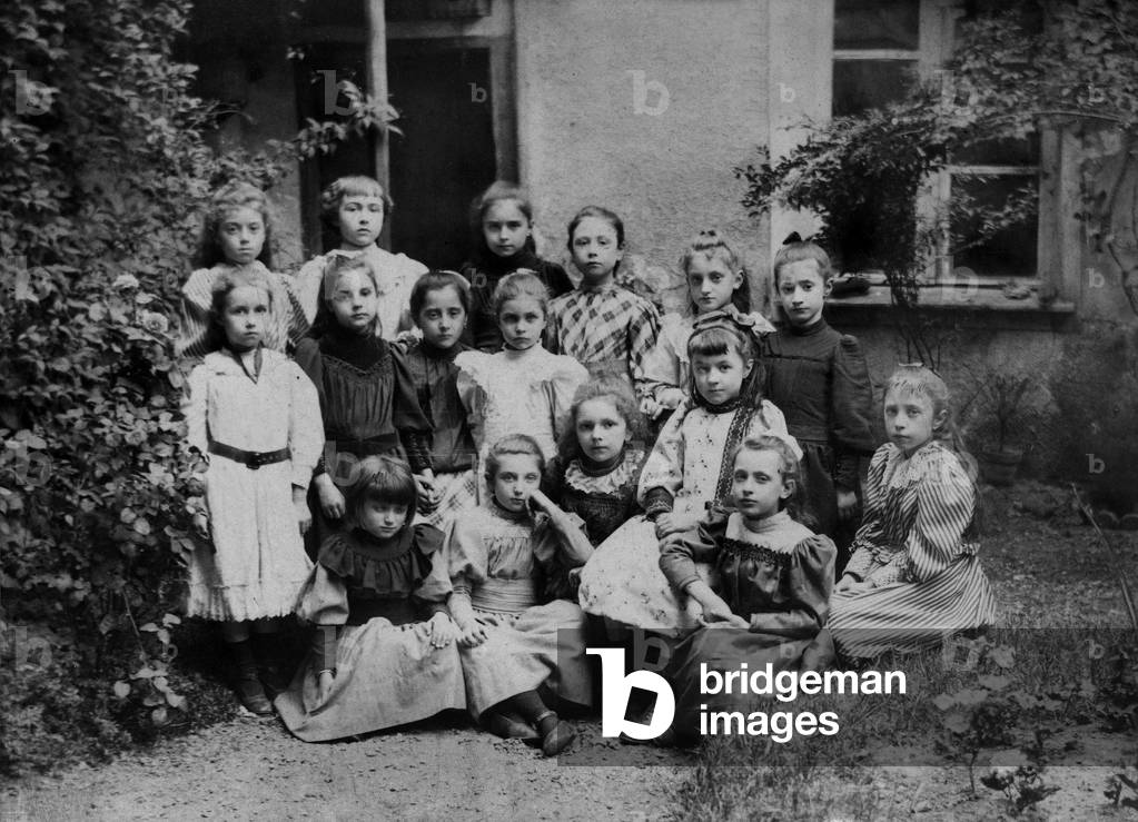 Pupils of Marthe Muller in Chartres (France) 1892 - 1893