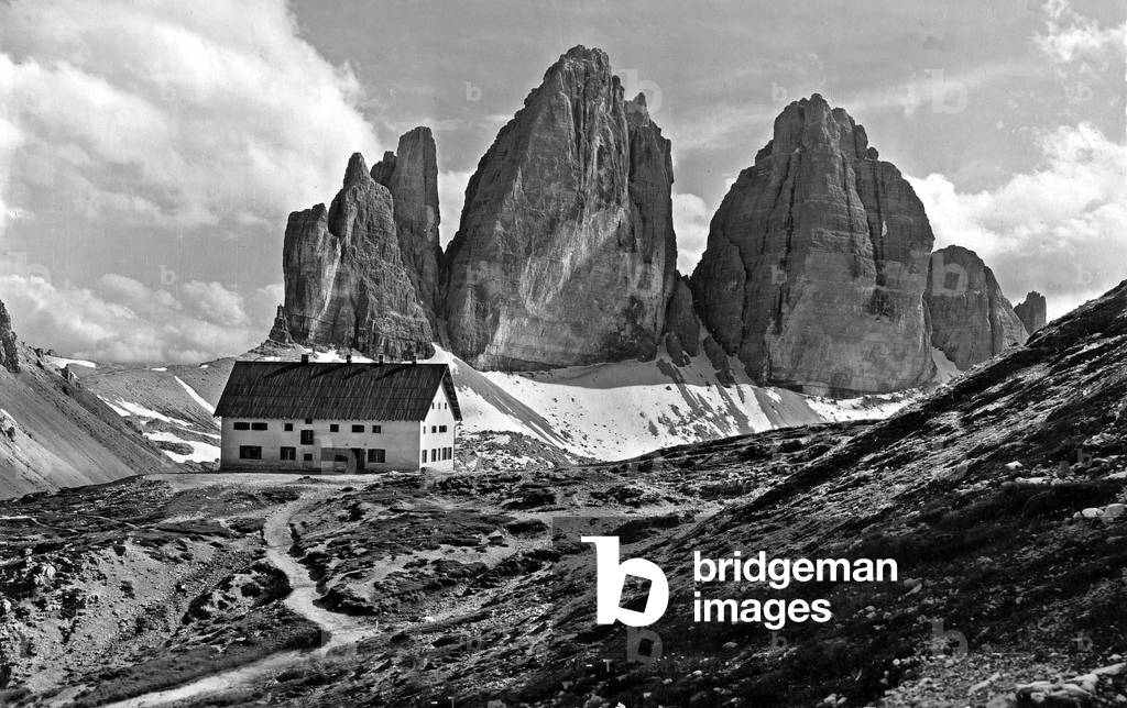 Antonio Locatelli refuge and Tre Cime di Lavaredo in the Dolomites, Italy, Postcard, 1946