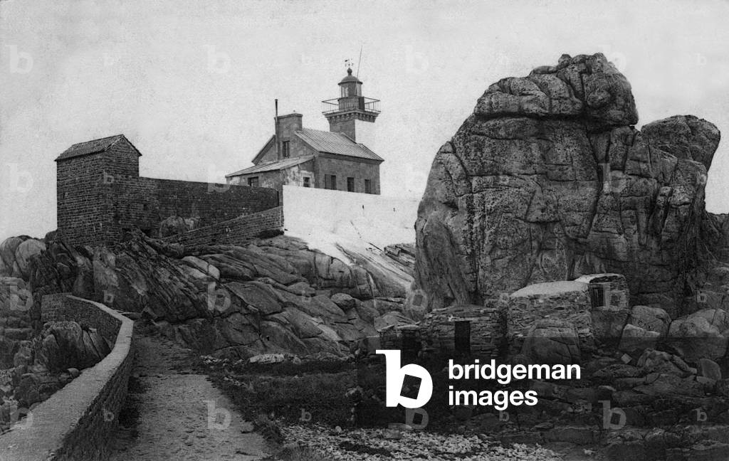 Brehat island : the lighthouse, Postcard, c. 1903