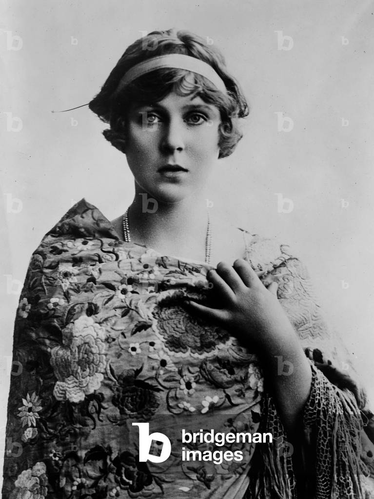 Lady Diana Cooper (1892-1986) Viscountess Norwich, english socialite and actress c. 1915