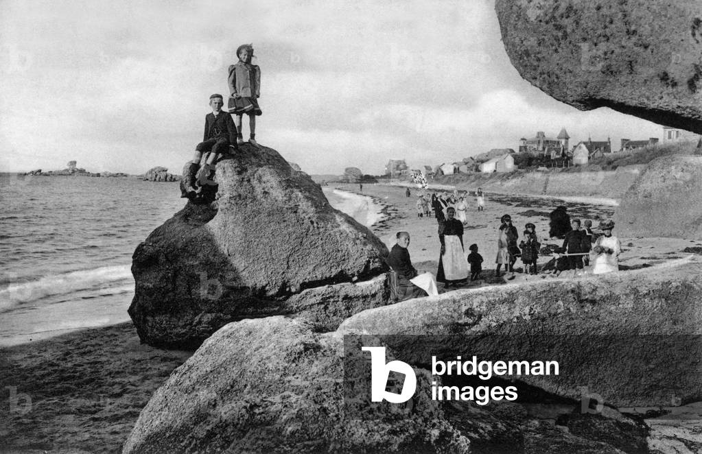Tregastel (Brittany, France): the beach, Postcard, c. 1905