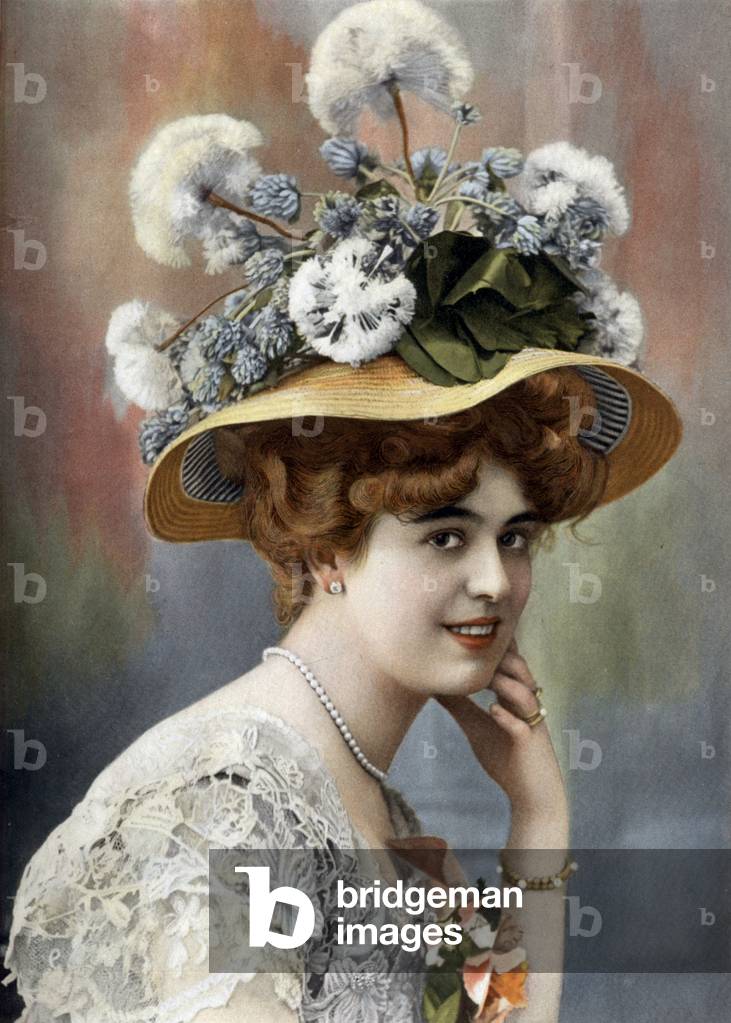 French comedian Miss Cassiny, Paris, photo by Felix from french paper 