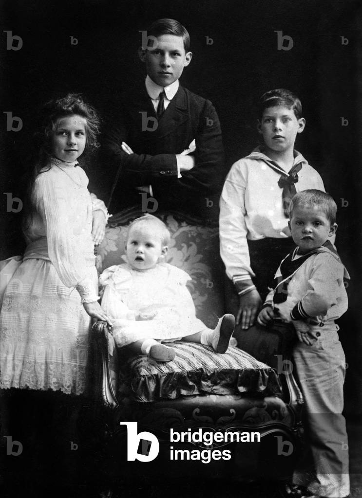 Children of Constantine 1 of Greece: Helen, George, Alexander, Paul and Irene,1905 (photo)