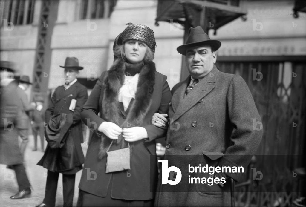 Italian tenor Enrico Caruso (1873-1921) with his wife Dorothy Park Benjamin. 1920