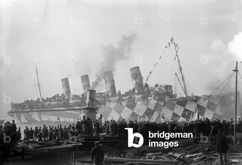 RMS Mauretania used for troops transportation during WW1 (b/w photo)