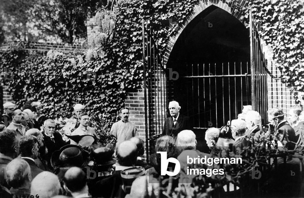 James Balfour english minister of foreign affairs and Rene Viviani french minister of justice in front of the grave of first american president George Washington on april 30, 1917 a few weeks after the american entry in the great war
