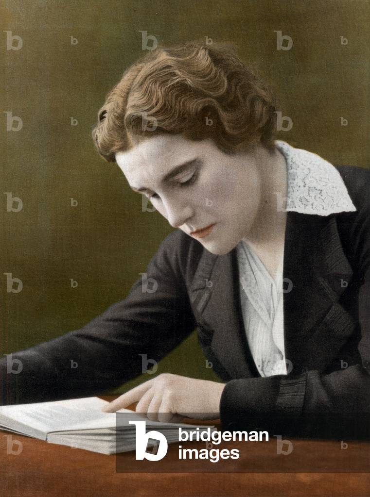 French comedian Suzanne Despres (1873-1951) in Paris (photo)