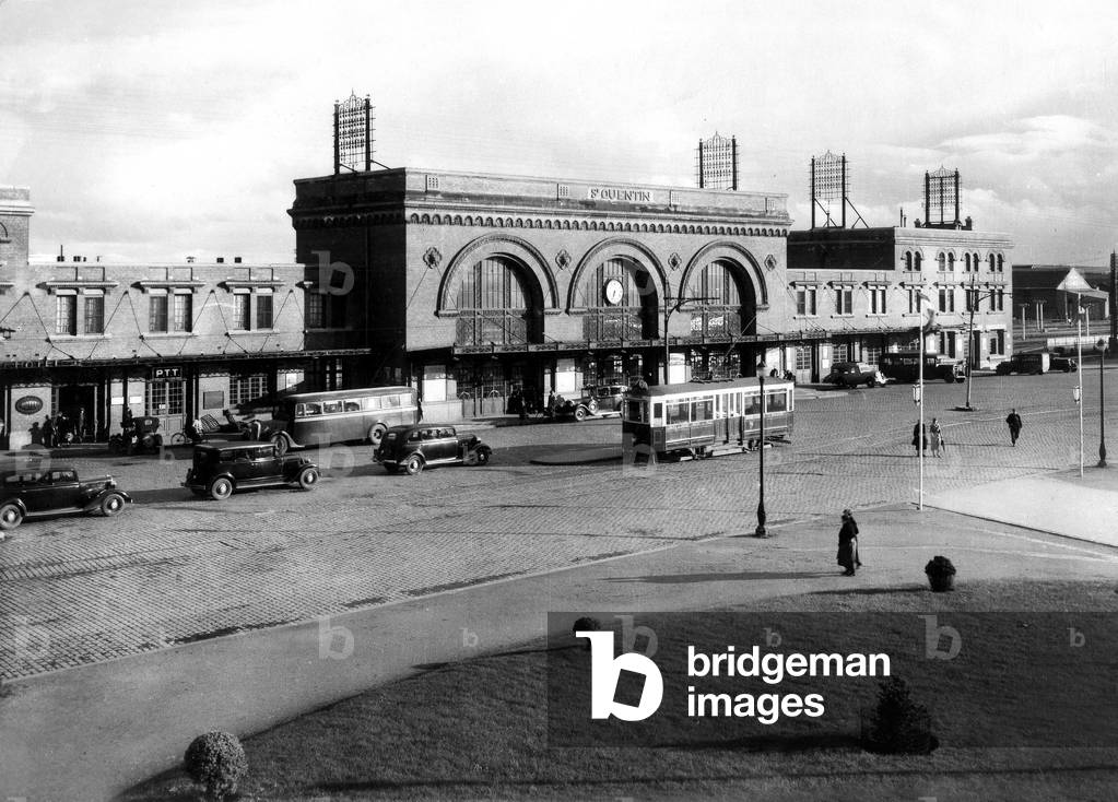 Saint-Quentin (France): the station, Postcard, c. 1947