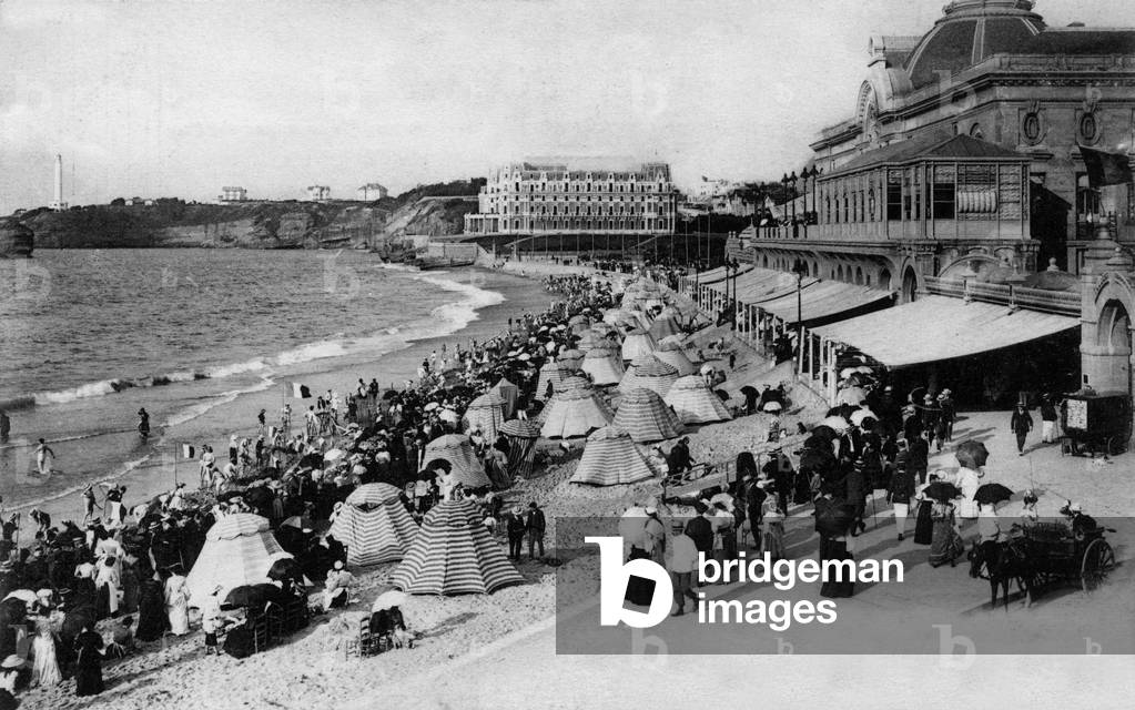 Biarritz (France): la Grande Plage, the Bellevue casino and the palace of Empress Eugenie converted into the Hotel du Palais in 1893. Postcard, c 1900 - 1910.