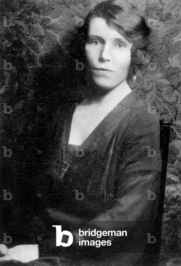 Gladys Osborne Leonard c. 1900 (b/w photo)