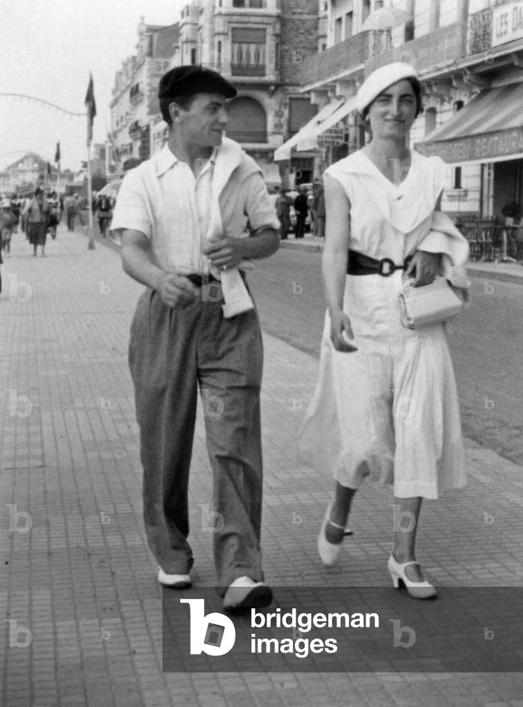 Couple during a walk at Sables d'Olonne, France, august 1936