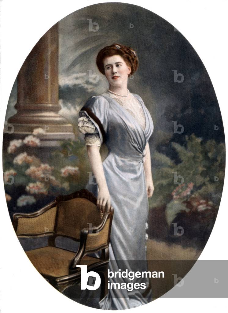 Miss Jeanne Darlays, opera singer, photo by Boissonnas and Taponier from french paper 