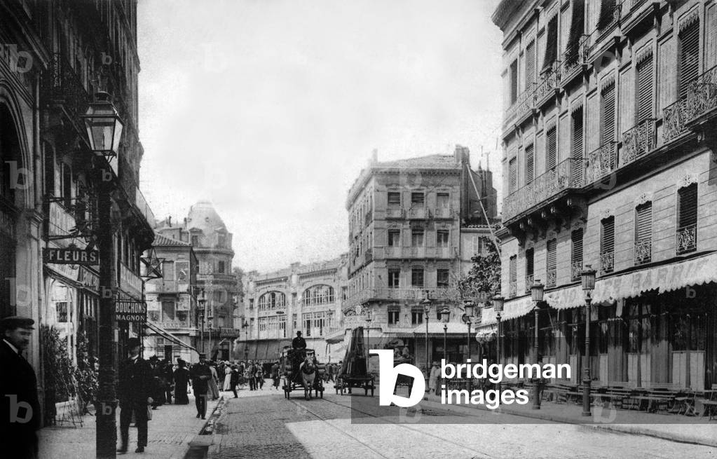 Toulouse: Bayard street and Strasbourg boulevard with in the backgroung the Capitole and Compagnie Francaise stores, Postcard, c. 1910