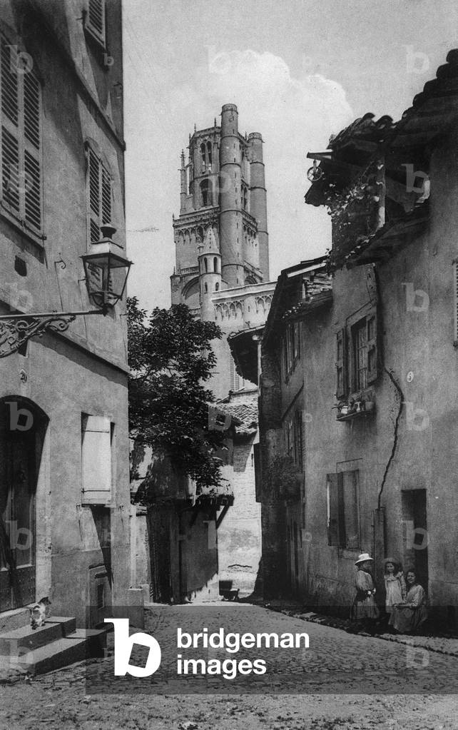 Albi (France): a street, Postcard, c. 1910