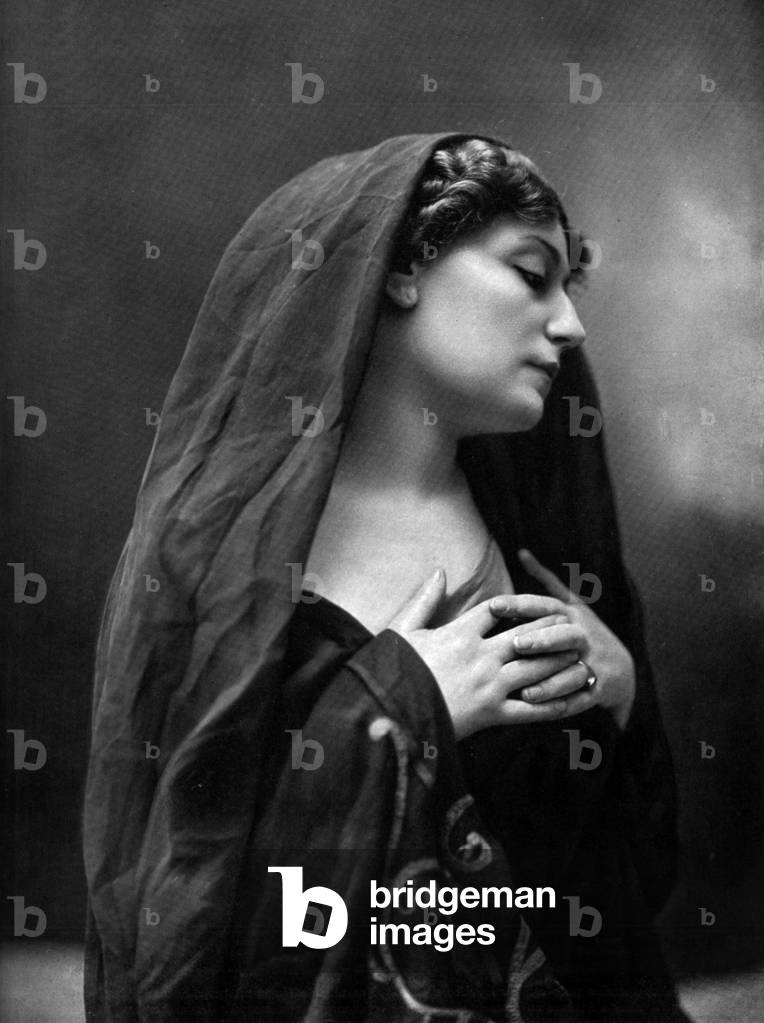 French comedian Suzanne de Behr as Nisoea in play 