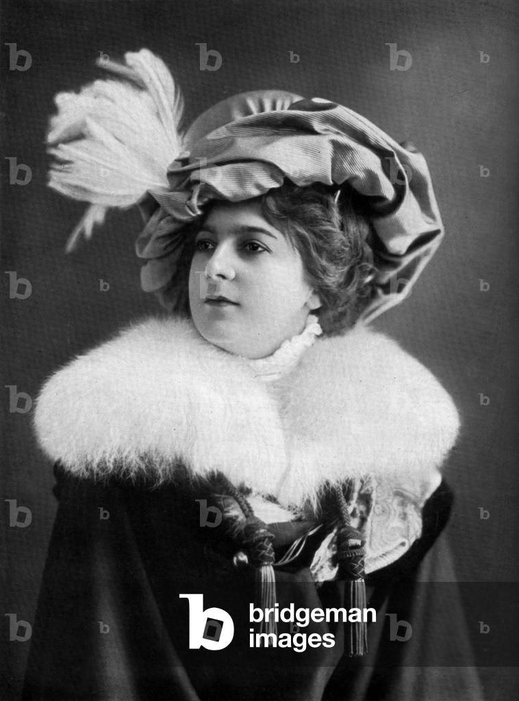 French comedian Monna Delza (1882-1821) (turban by Charlotte Hennard), photo by Reutlinger from french paper 