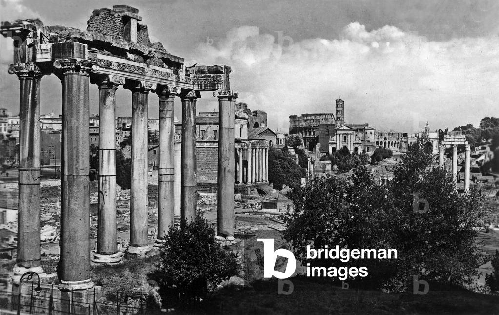 View of forum in Rome: foreground: columns of Saturne temple, Postcard, 1946
