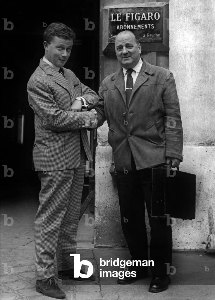 French journalist Philippe Bouvard shaking hand with pilot Pierre Voisin in Paris on september 22, 1959 (photo)