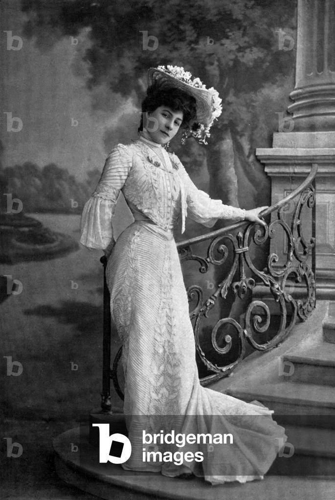 French actress Aimee Samuel, photo from french paper 