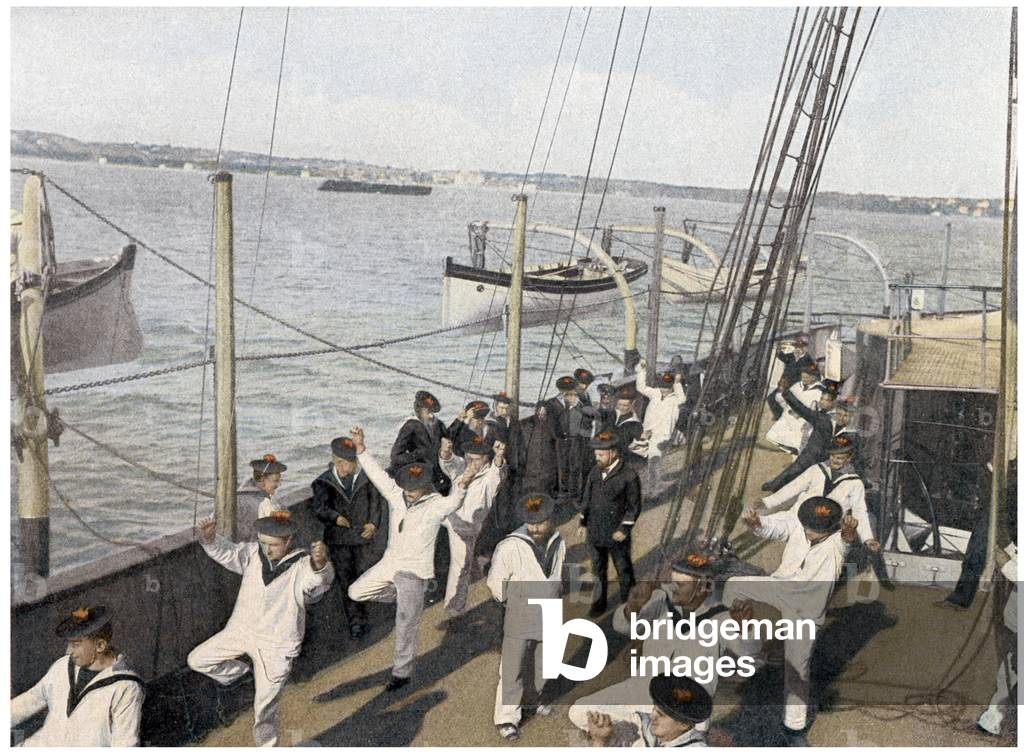 Boxing exercises to finish exercise session for french sailors on ship, illustration from a military album, 1915